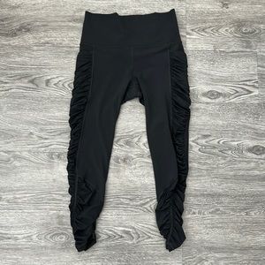 Althleta Salutation Stash pocket mesh leggings. Ruched legs